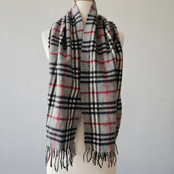 🩶 Burberry Cashmere Scarf 🩶 - Picture 2 of 9